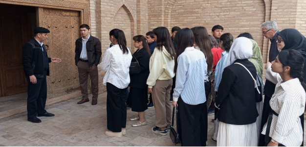 Xiva turizm va madaniy meros texnikumi talabalari bilan “Yoshlar turizmi haftaligi” doirasida Ichan qalʼa davlat muzey-qo‘riqxonasiga tashkil etilgan ekskursiya haqida
